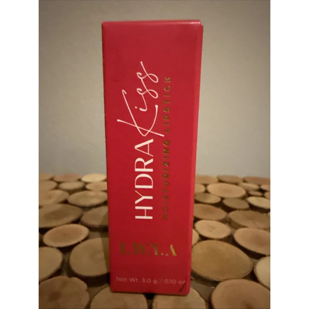 LWYA Hydra Kiss Moisturizing Lipstick by Kim Gravel SOFT‎ BERRY